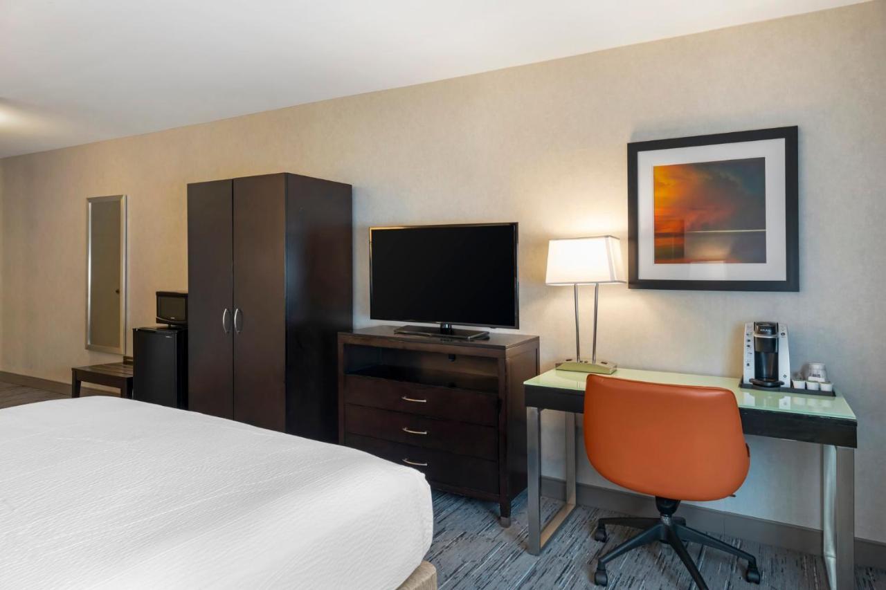 Holiday Inn Express San Bernardino Colton By Ihg Exterior photo