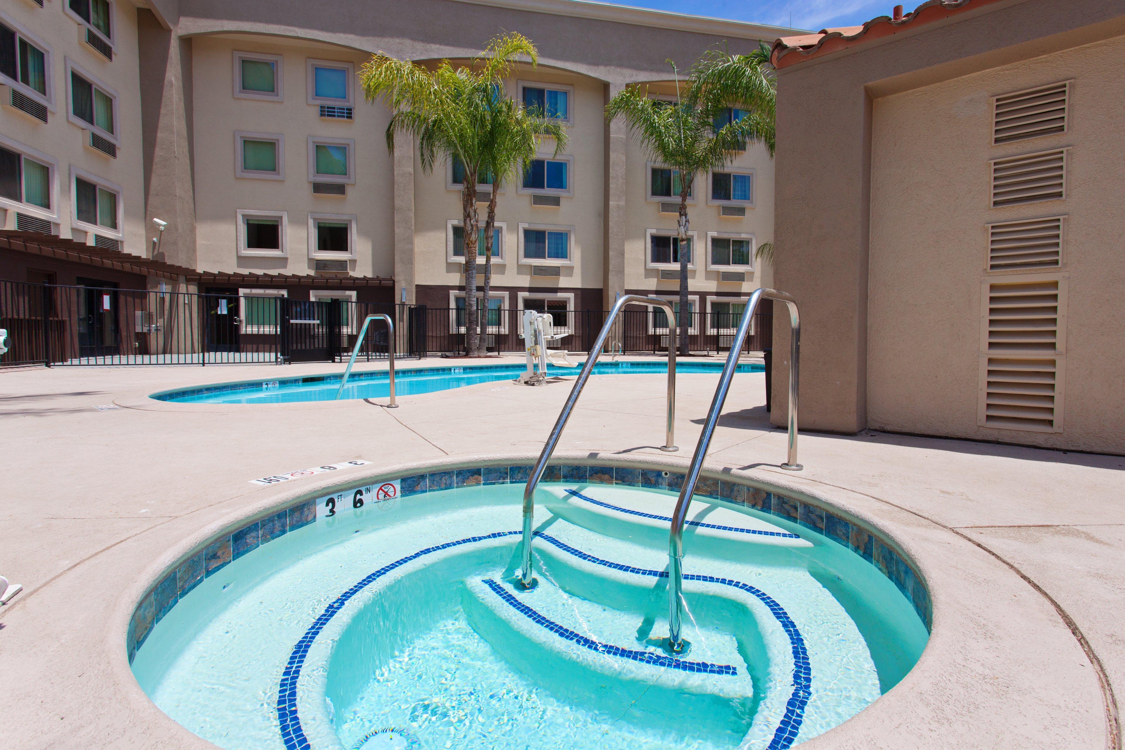 Holiday Inn Express San Bernardino Colton By Ihg Exterior photo