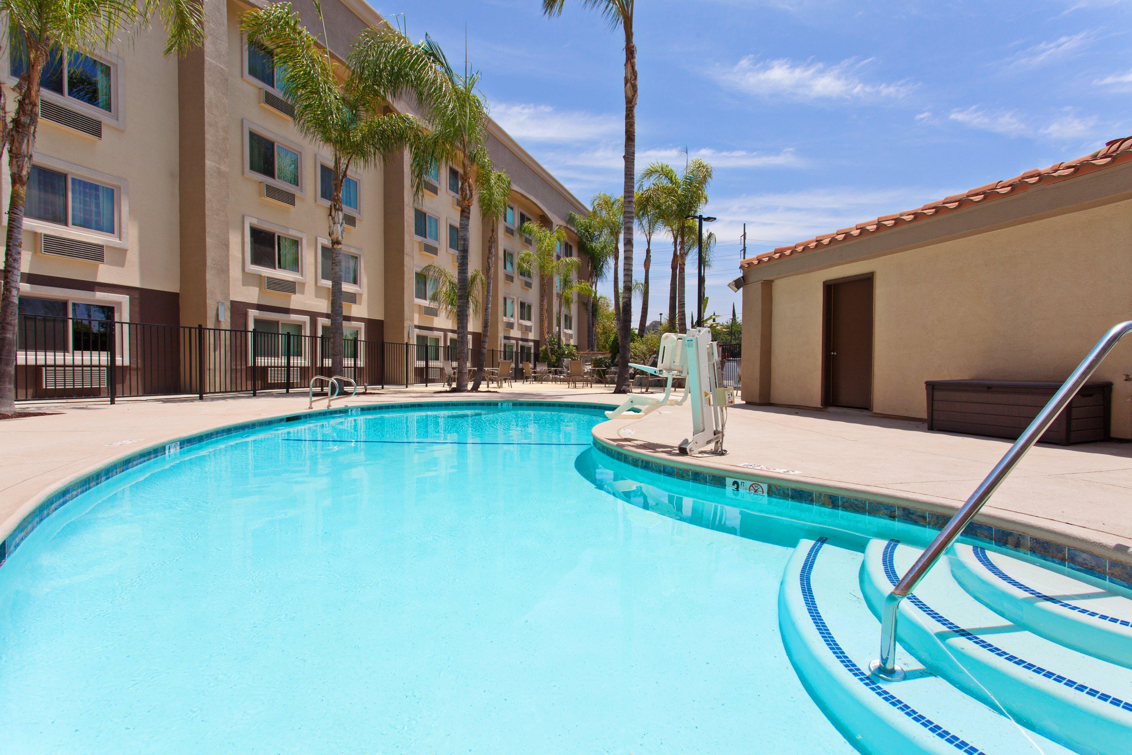 Holiday Inn Express San Bernardino Colton By Ihg Exterior photo