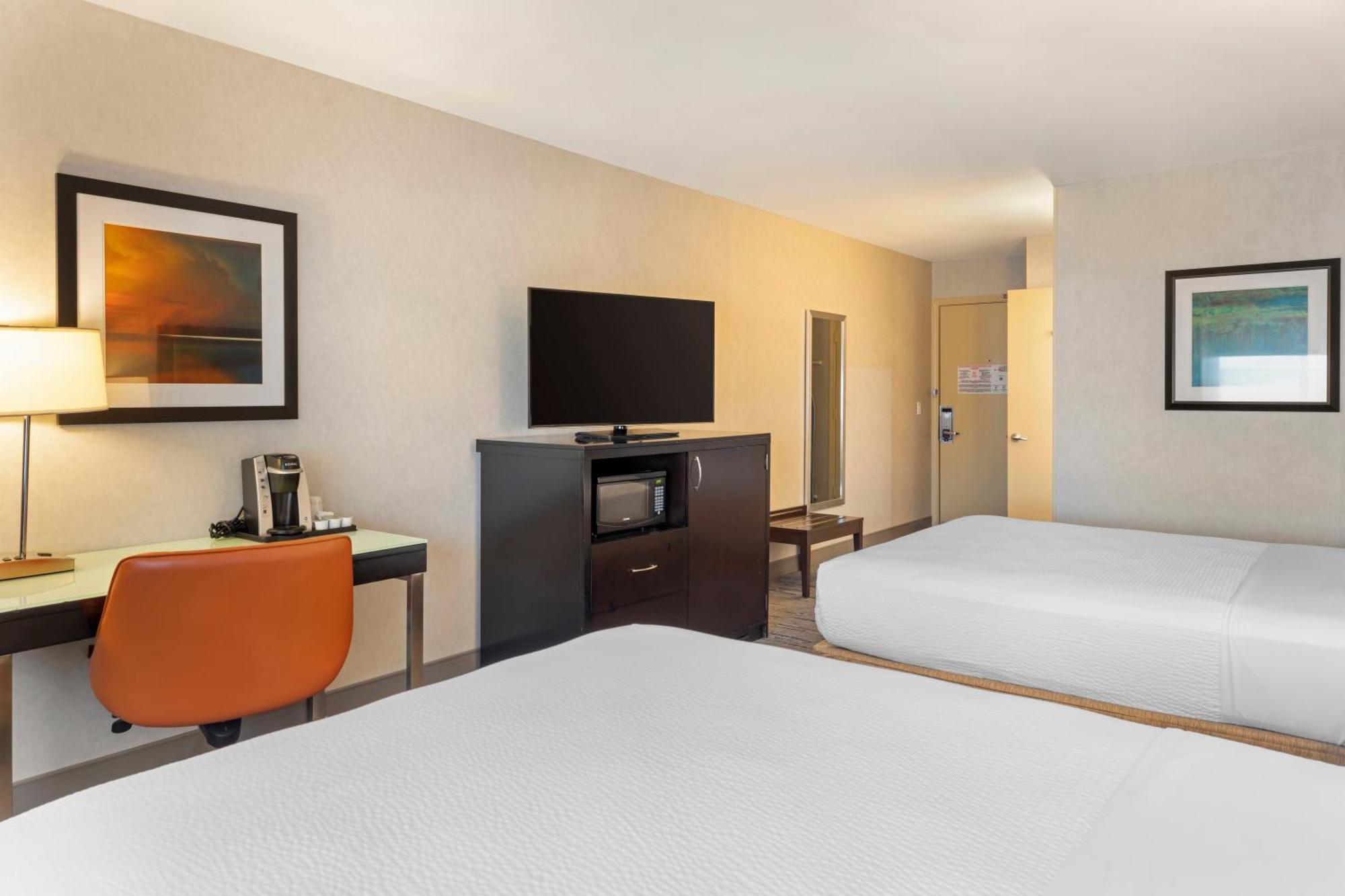 Holiday Inn Express San Bernardino Colton By Ihg Exterior photo