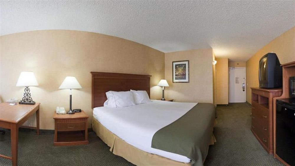 Holiday Inn Express San Bernardino Colton By Ihg Exterior photo