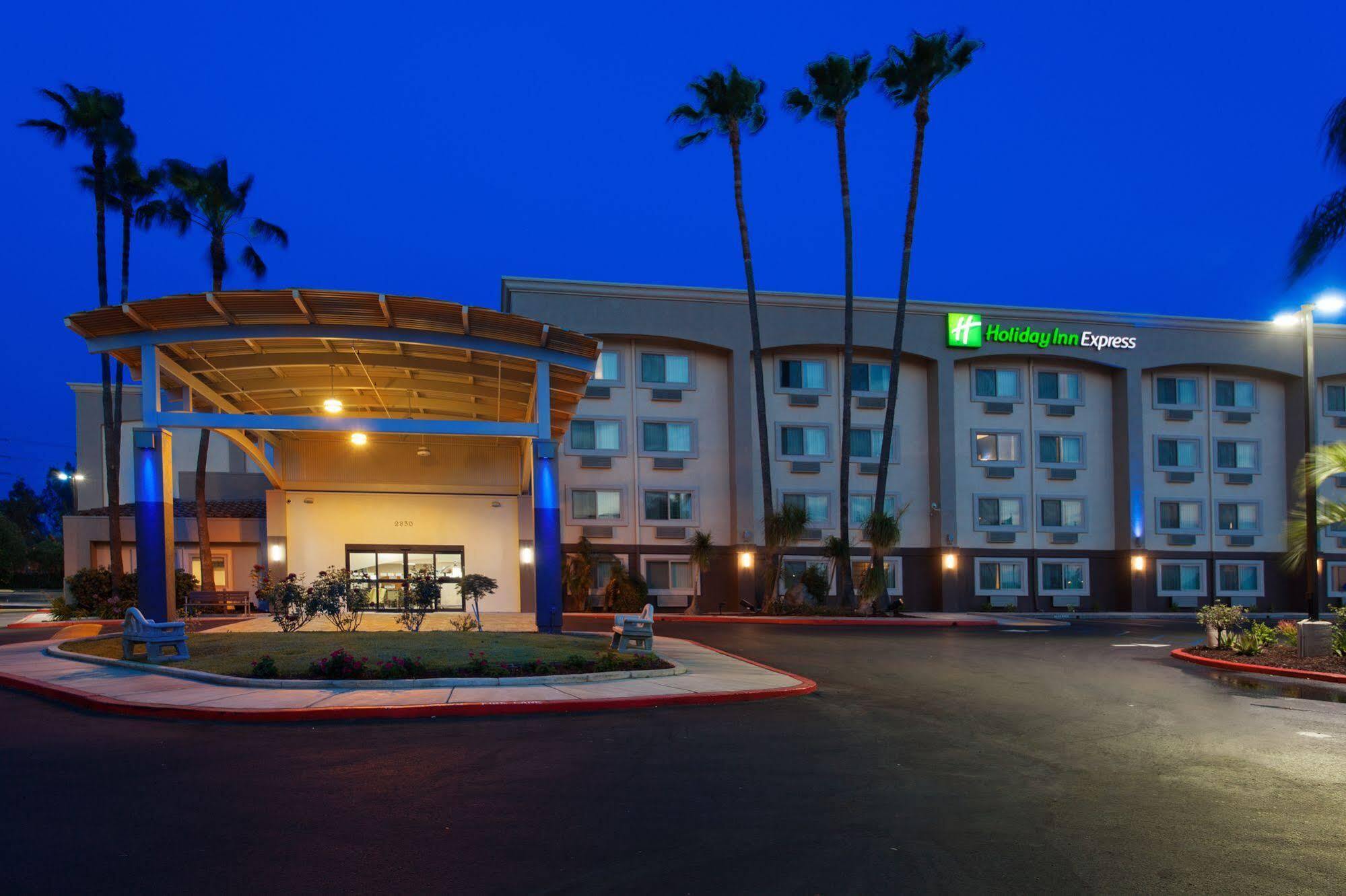 Holiday Inn Express San Bernardino Colton By Ihg Exterior photo